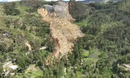 Large landslide kills 2,000 in Papua New Guinea, says administration