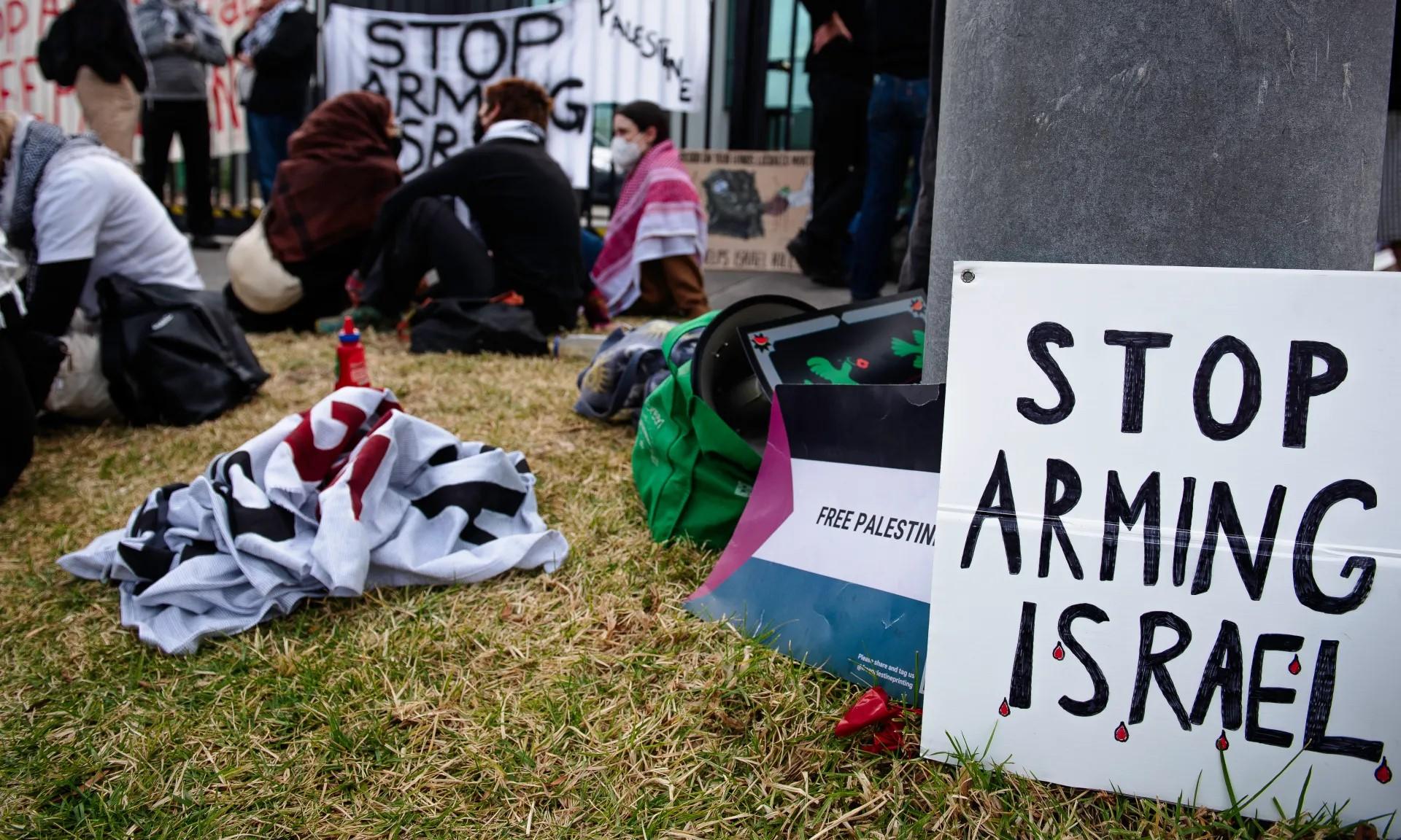 Australian public servants urge government to halt military exports to Israel