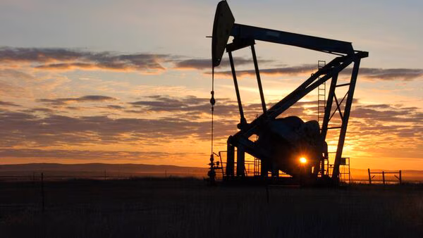 India benefits from global crude oil price drops