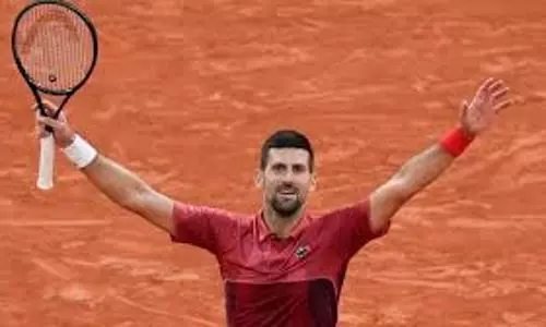 Novak Djokovic undergoes successful knee surgery