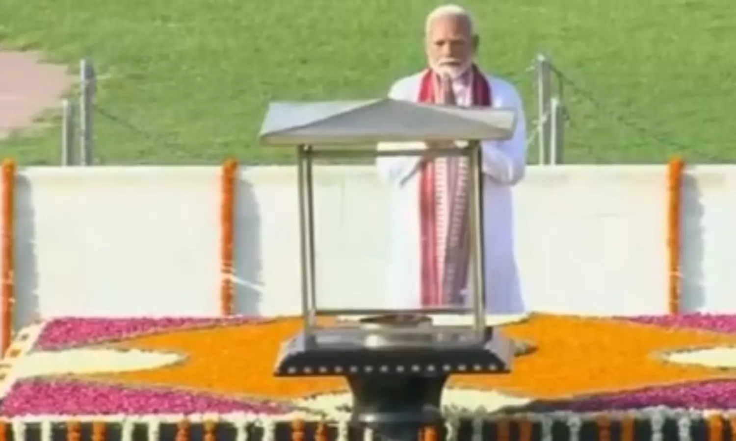 Narendra Modi pays tribute to Mahatma Gandhi ahead of swearing-in