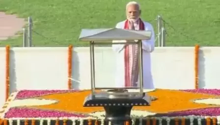 Narendra Modi pays tribute to Mahatma Gandhi ahead of swearing-in