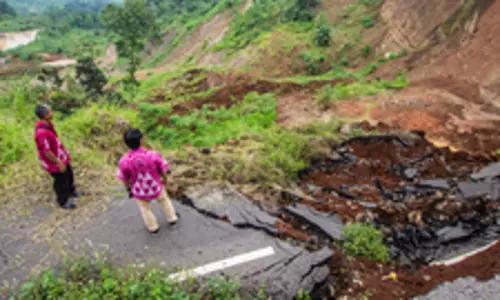 Death count in Indonesias floods, landslides reaches 3