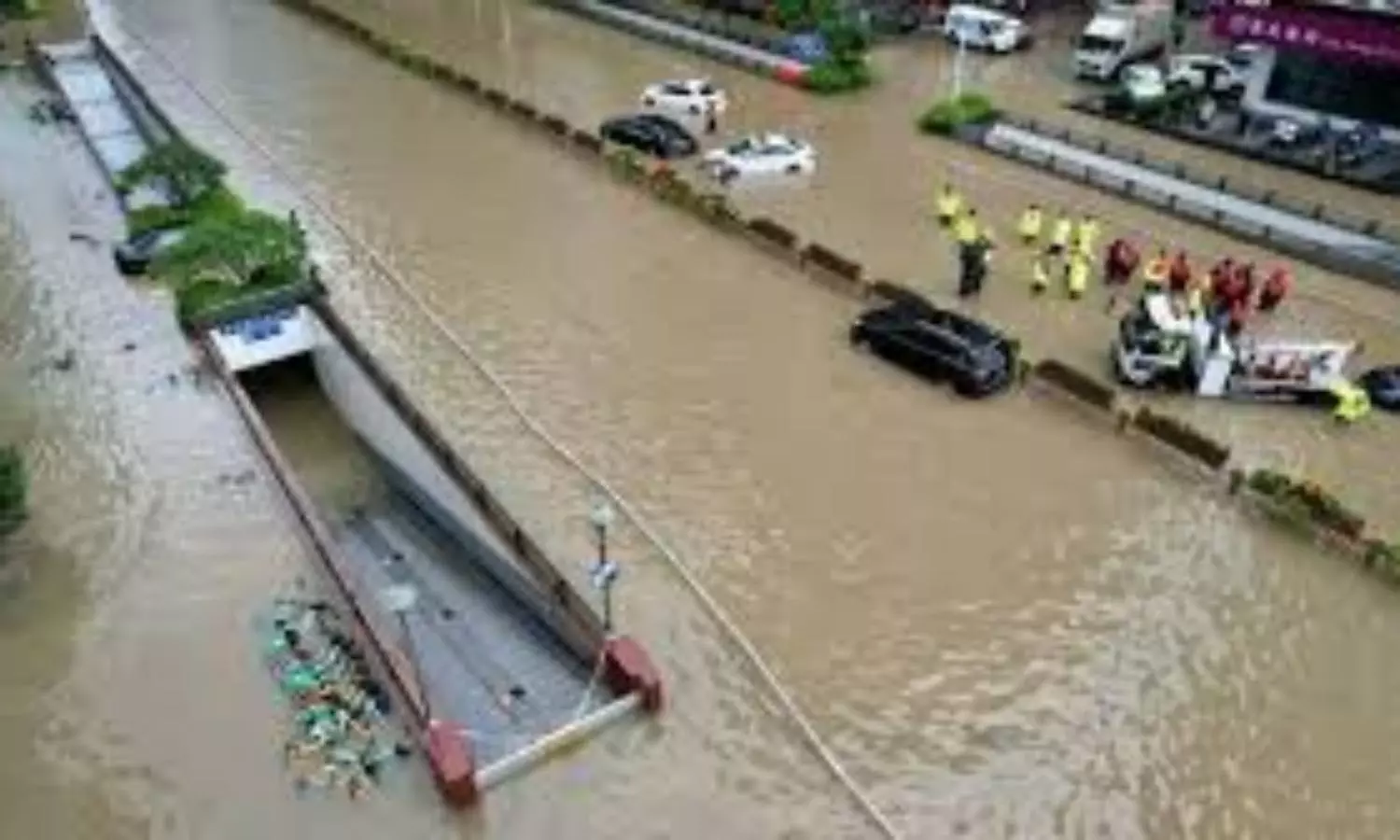 Torrential rain in China kills 13