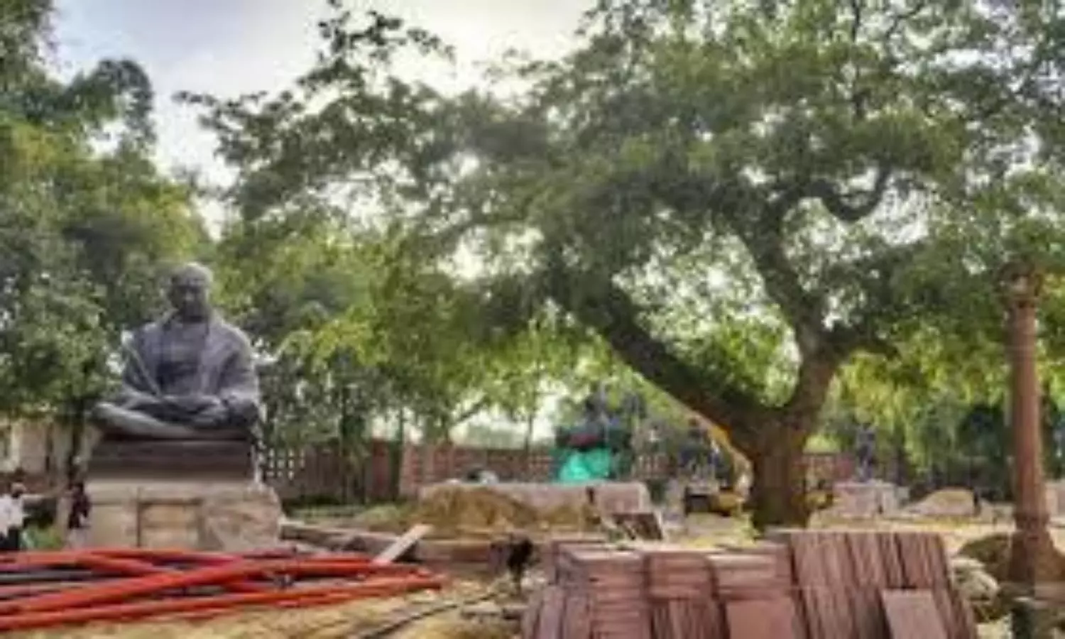 Congress calls for restoration of statues to original locations in parliament