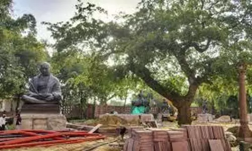 Congress calls for restoration of statues to original locations in parliament