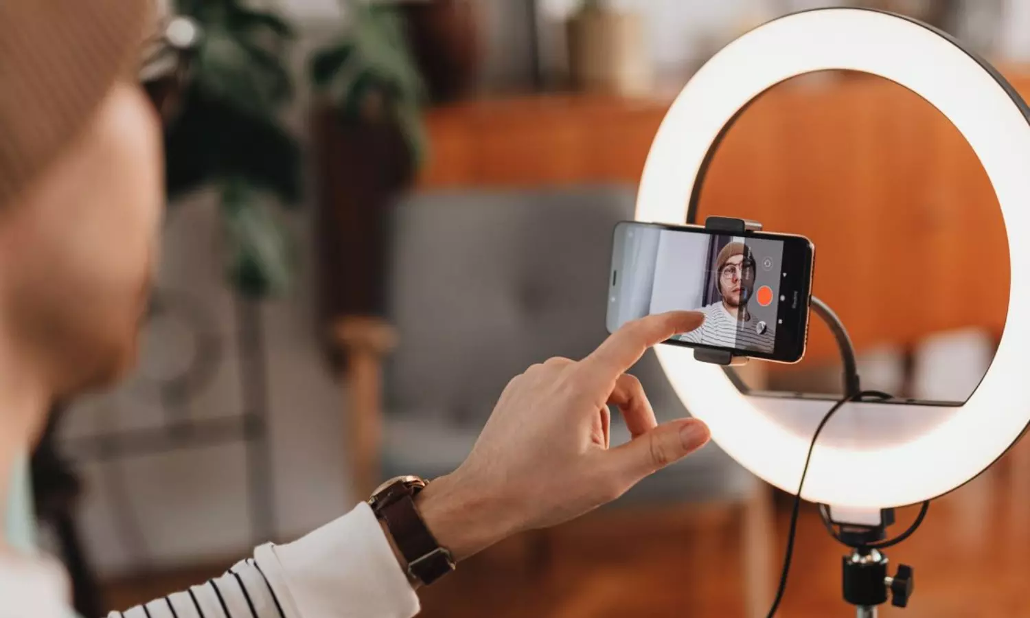 UAE enforces licensing for influencers and advertisers