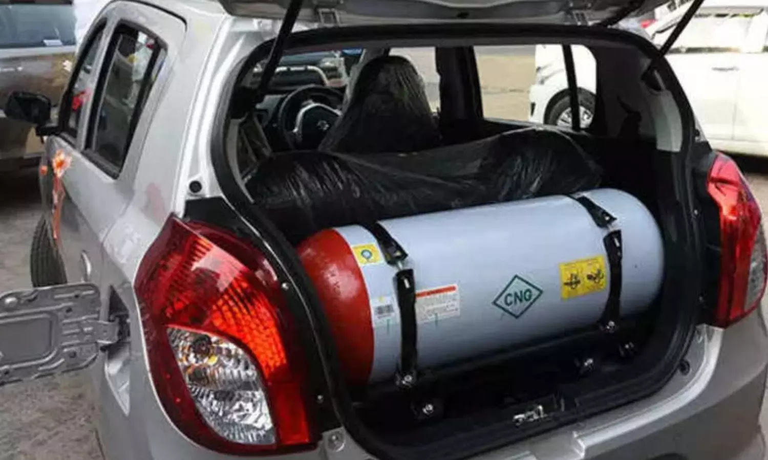 Centre hikes CNG prices by Rs 1 per kg, sending commuters in peril