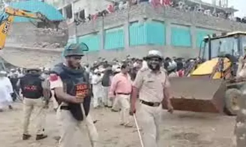 Mosque demolition ignites protest in Delhis Mangolpuri