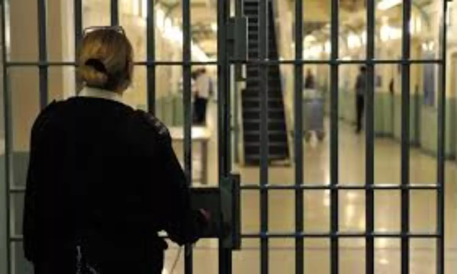 UK prisons near maximum capacity, leaving no room for new detainees