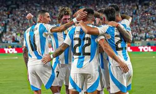 Copa America: Argentina secure knockout berth with late goal against Chile
