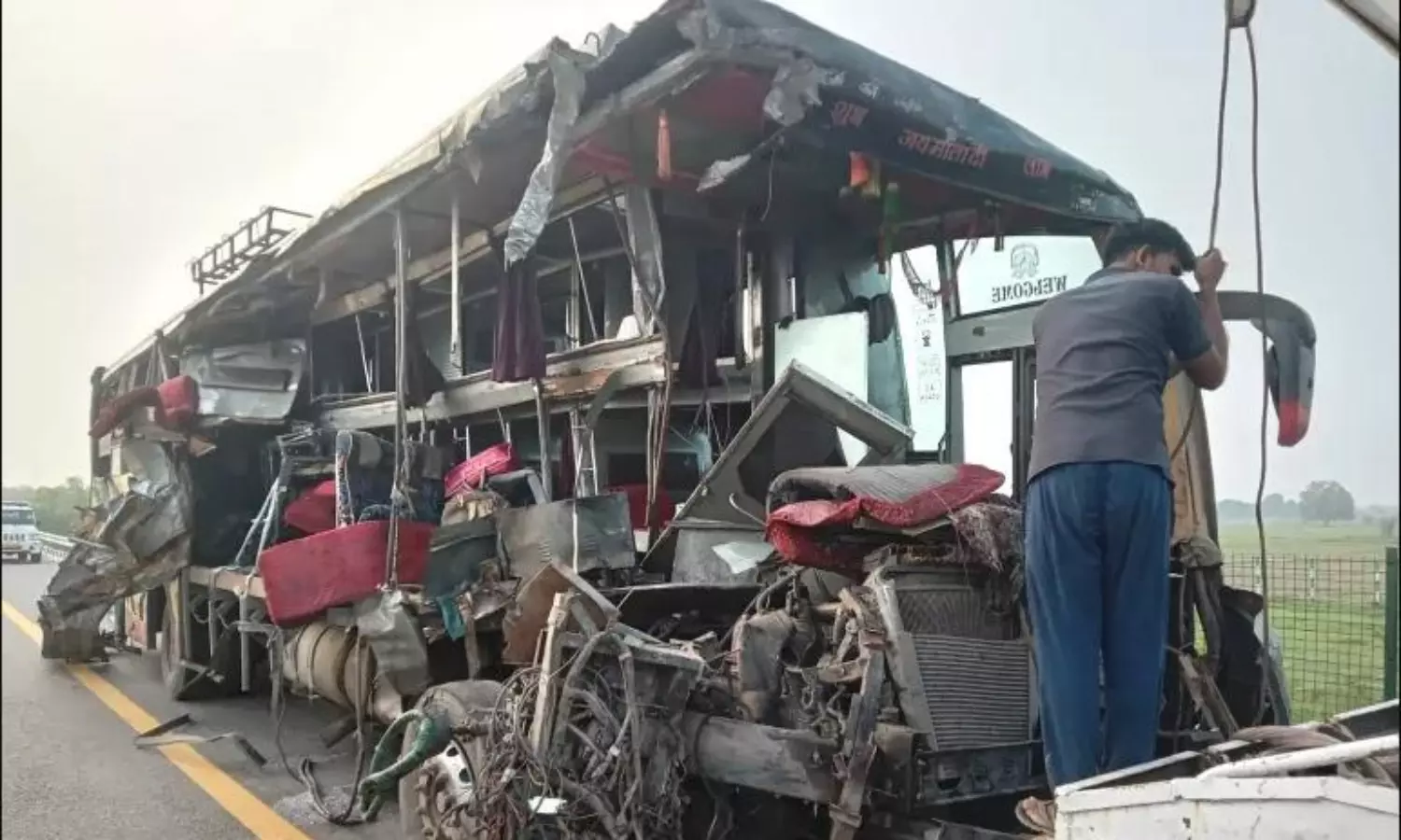 Horrific crash!! Bus crashes into milk tanker killing 18 in UP