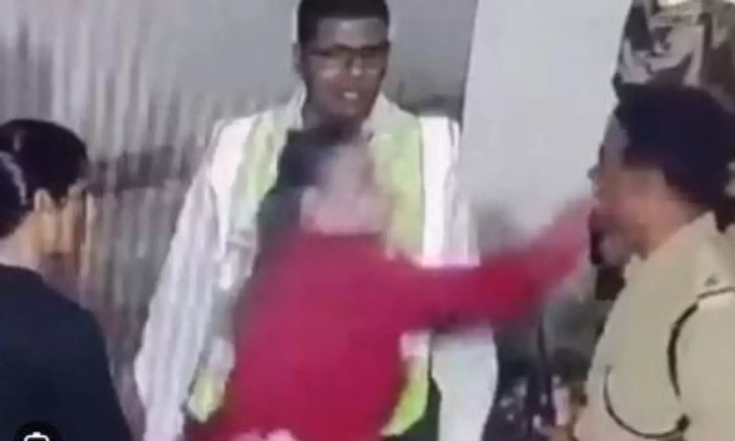 SpiceJet staff slaps cop at Jaipur airport over alleged harassment