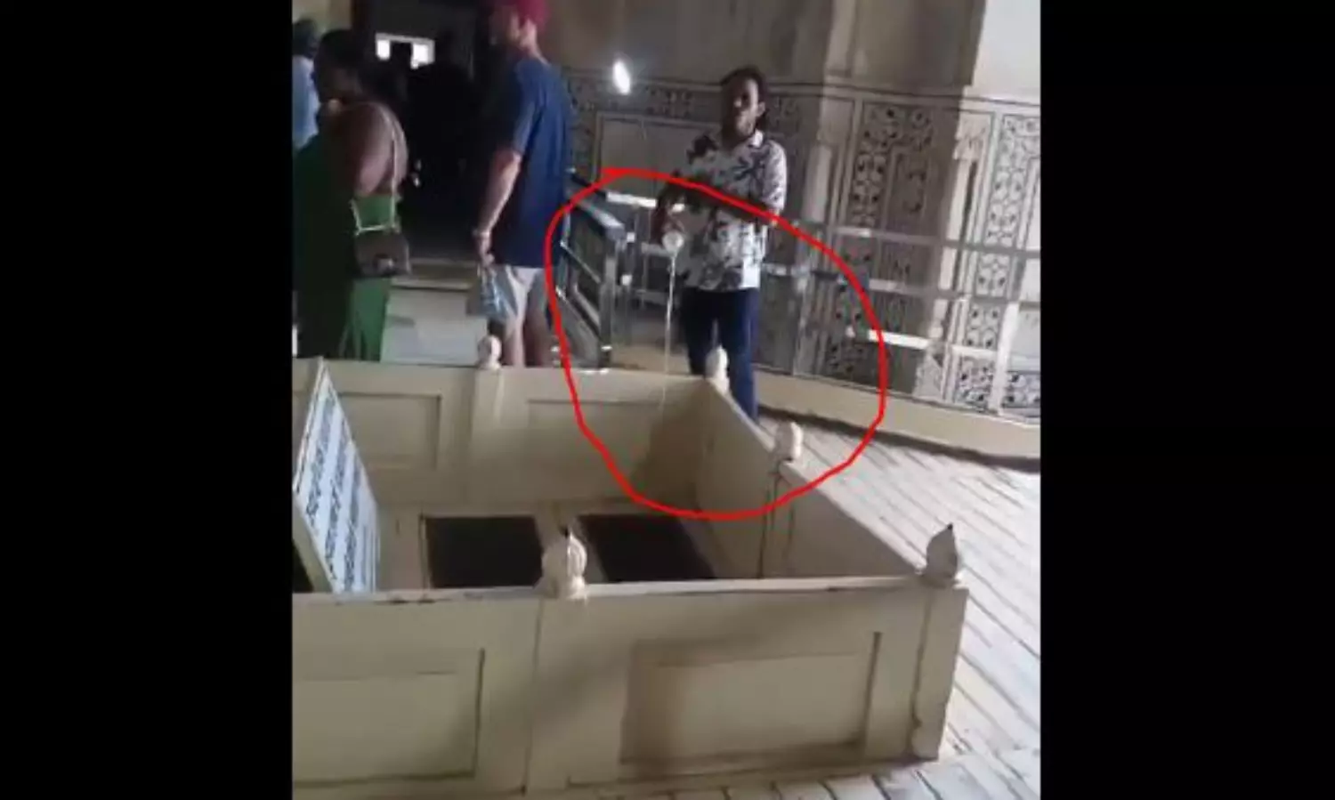 Hindu Mahasabha workers detained for offering Gangajal at Taj Mahal Tomb