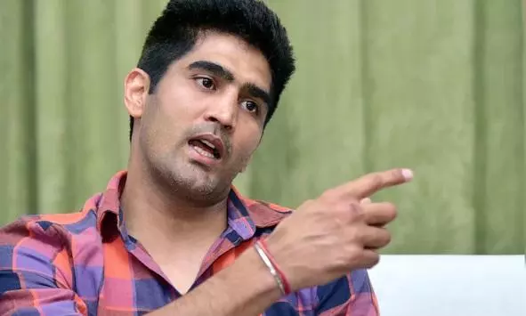 Vinesh Phogats disqualification might be a sabotage: Vijender Singh