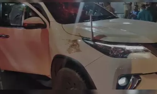 MNS workers attack Uddhav Thackerays convoy with coconuts, cow dung