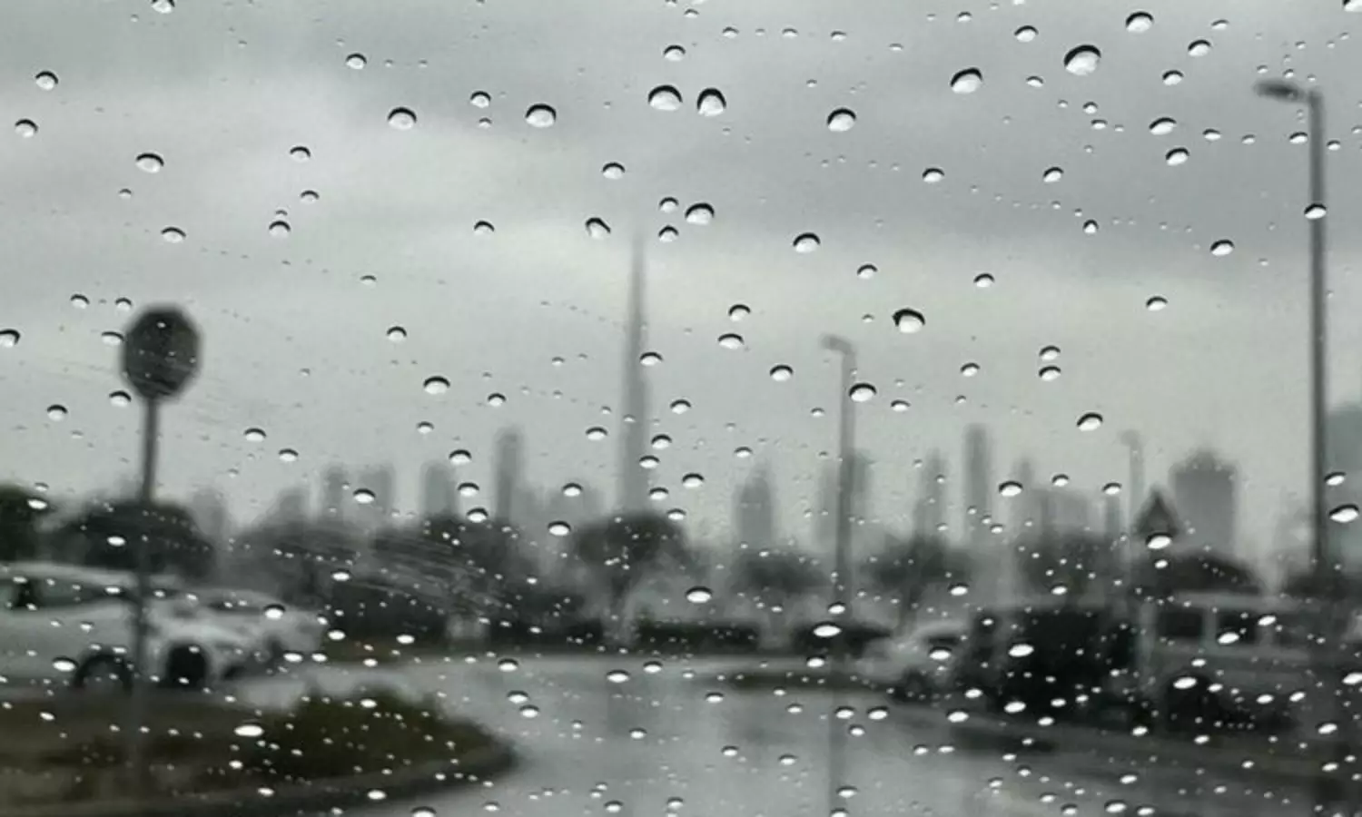 Scattered rains sweep UAE, temperatures dip to 22°C