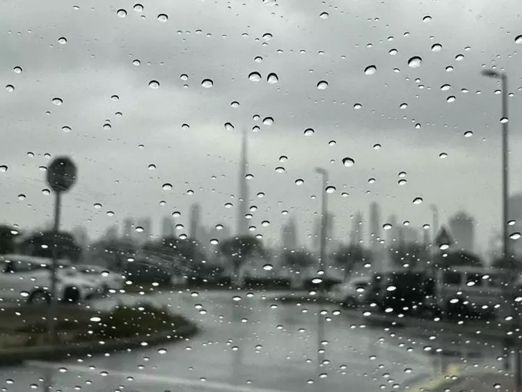 Scattered rains sweep UAE, temperatures dip to 22°C