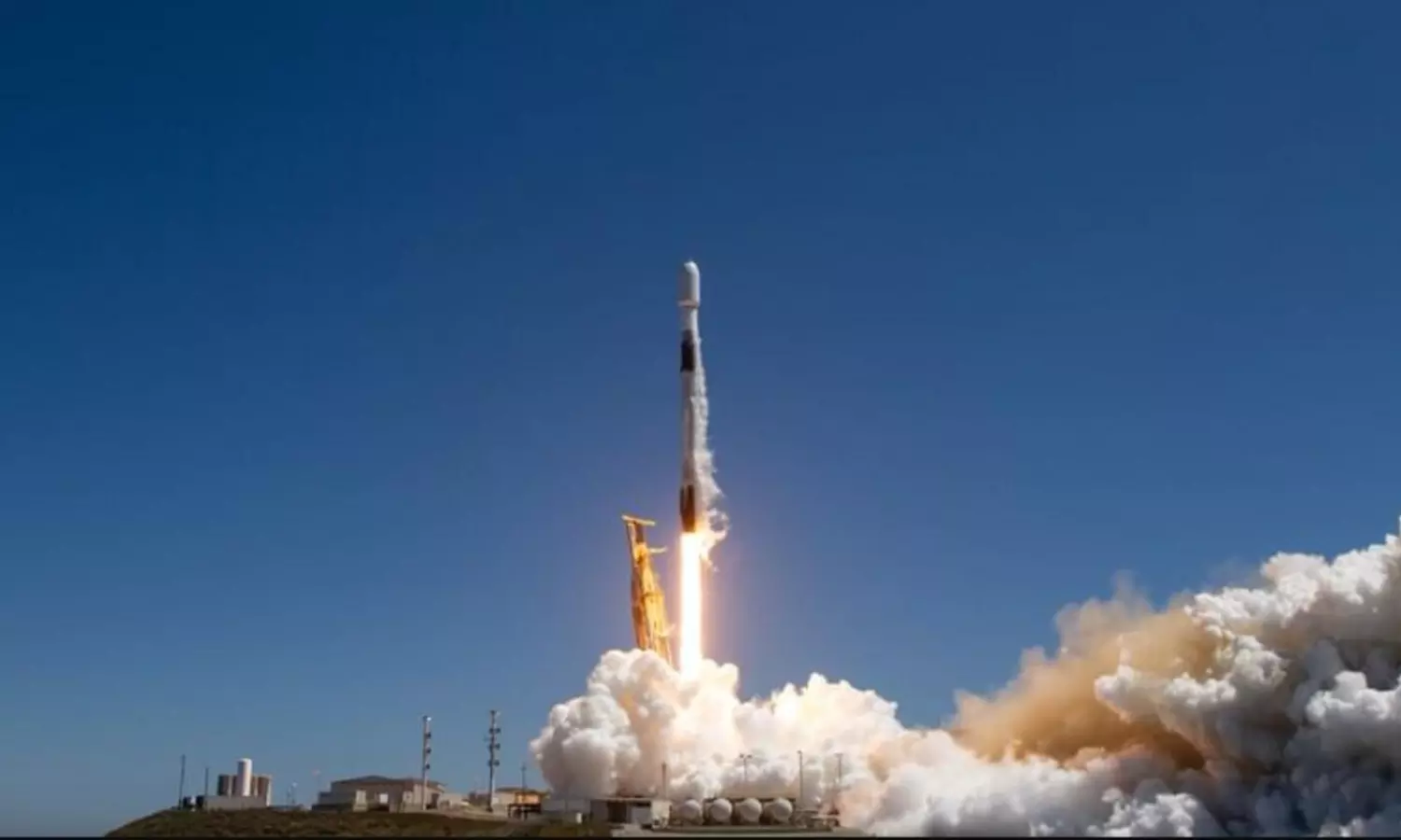 UAE launches satellite capable of capturing HD images of Earth day and night