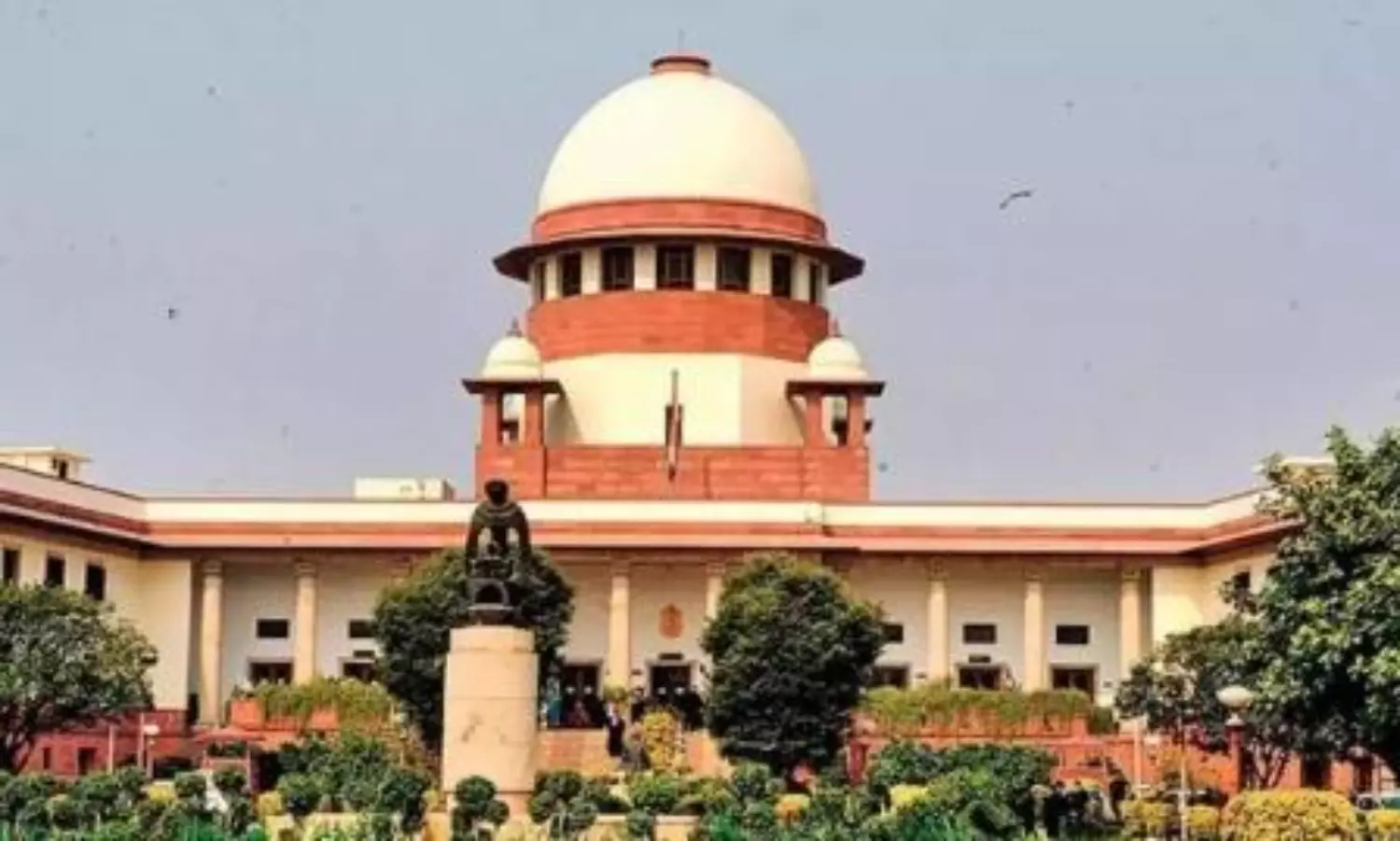 SC quashes Bombay HC order penalising SEBI, BSE, NSE in account freezing case