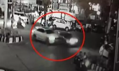 Car owned by Maharashtra BJP chiefs son runs amok hitting vehicles