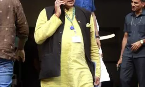 Defamation case against Tharoor over ‘scorpion’ remark stayed by SC