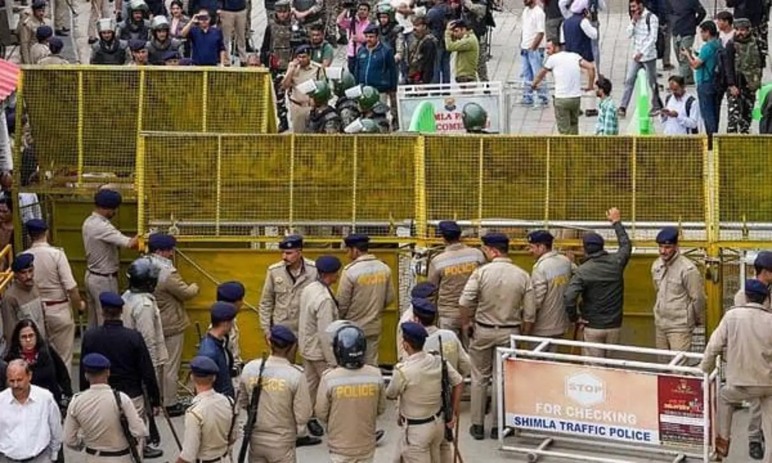 Protestors break barricades, clash with police amid Shimla mosque row