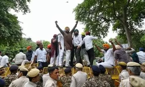 Sikh groups protesting outside Sonia Gandhi’s house against Rahul’s remarks