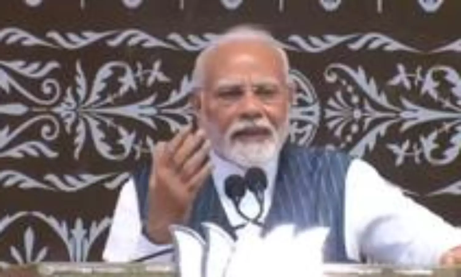 PM Modi criticises Cong over issuing jail threat, ignoring development