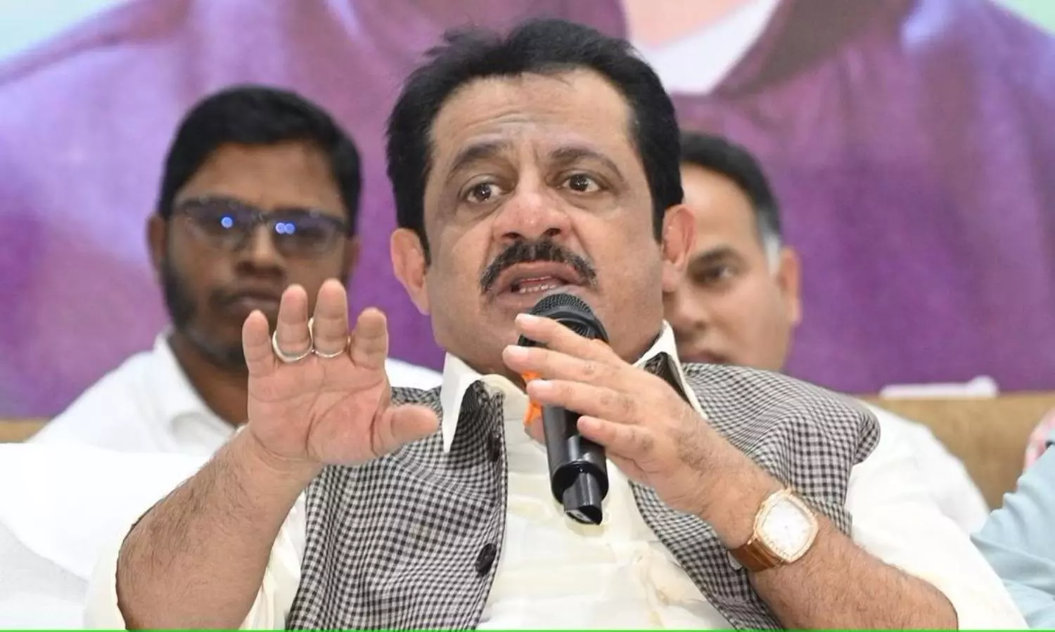 Karnataka minister defends holding Palestinian flag amid BJP criticism