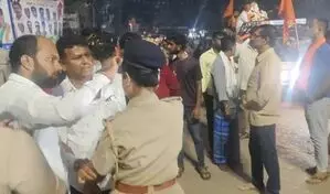 Tension in Ktaka’s Davanagere amid stone pelting during Ganpati procession