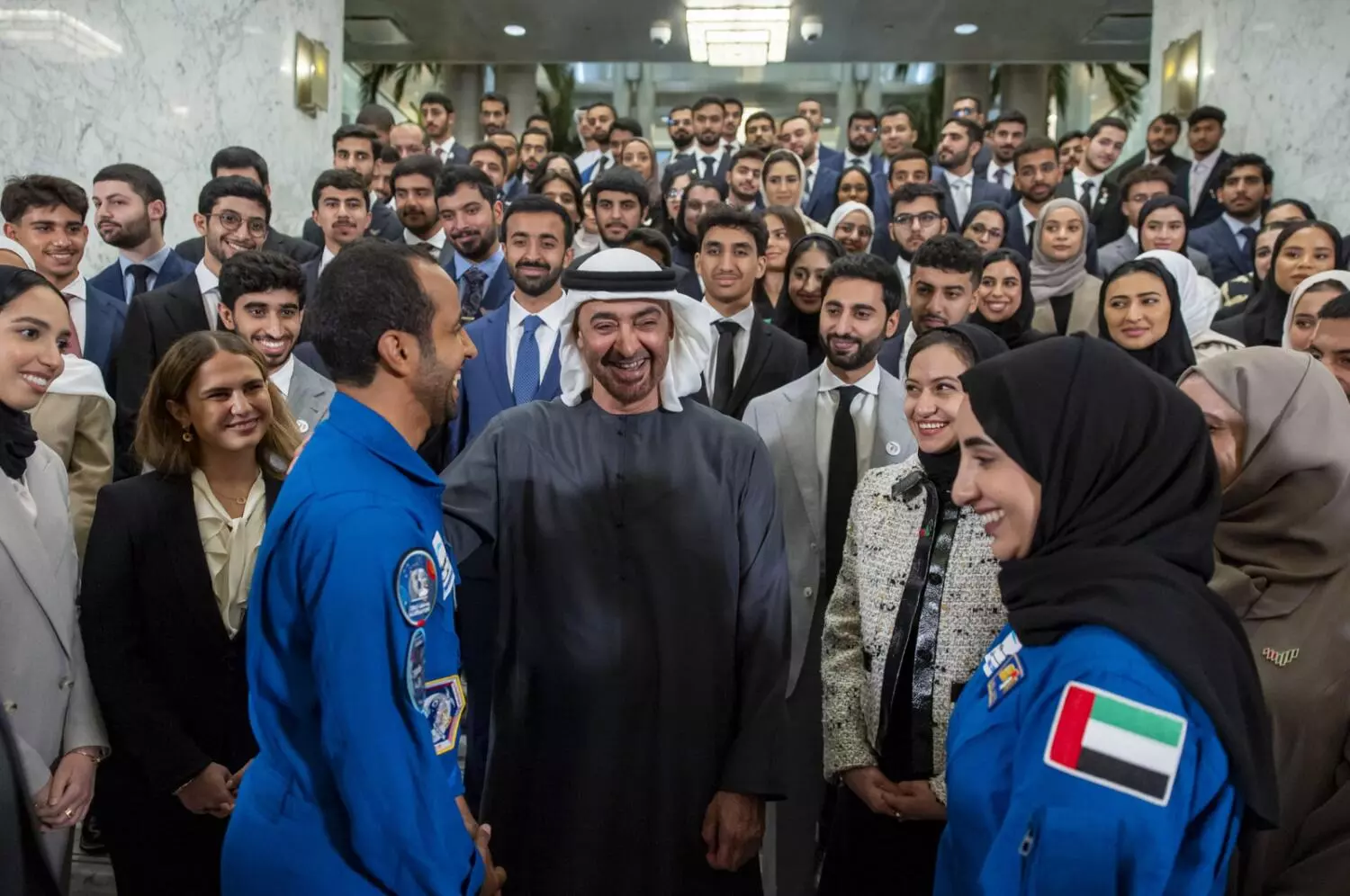 UAE President meets NASA graduates, Emirati students in Washington