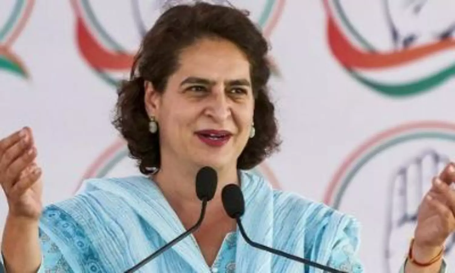 Congress alleges sabotage as Priyanka Gandhis chopper fails to land in J&K