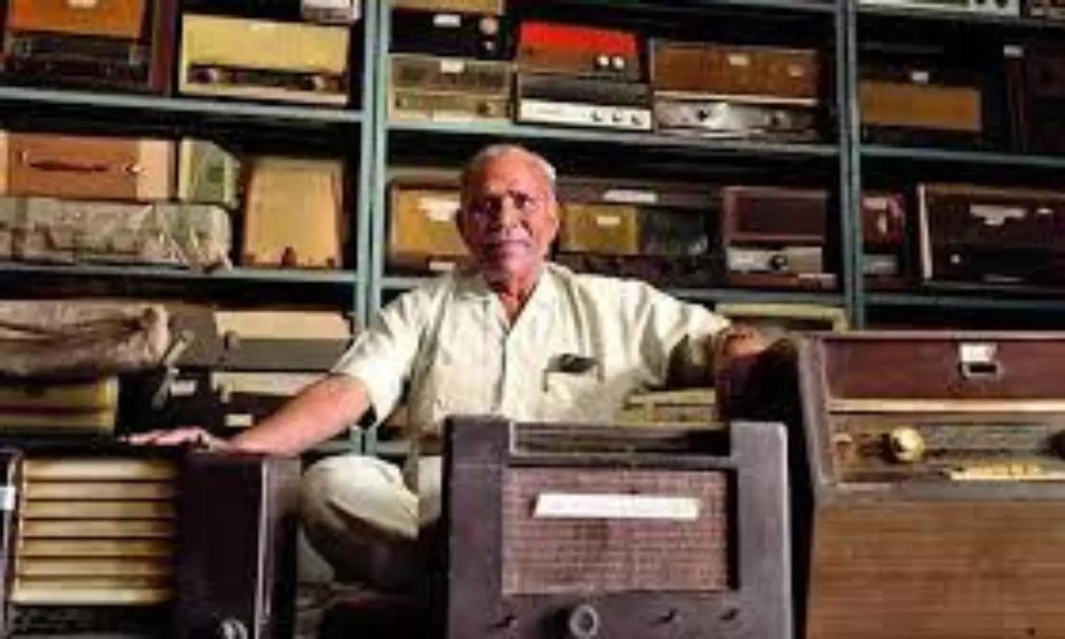 Uttar Pradesh man sets Guinness World Record with collection of 1,257 unique radios radio man