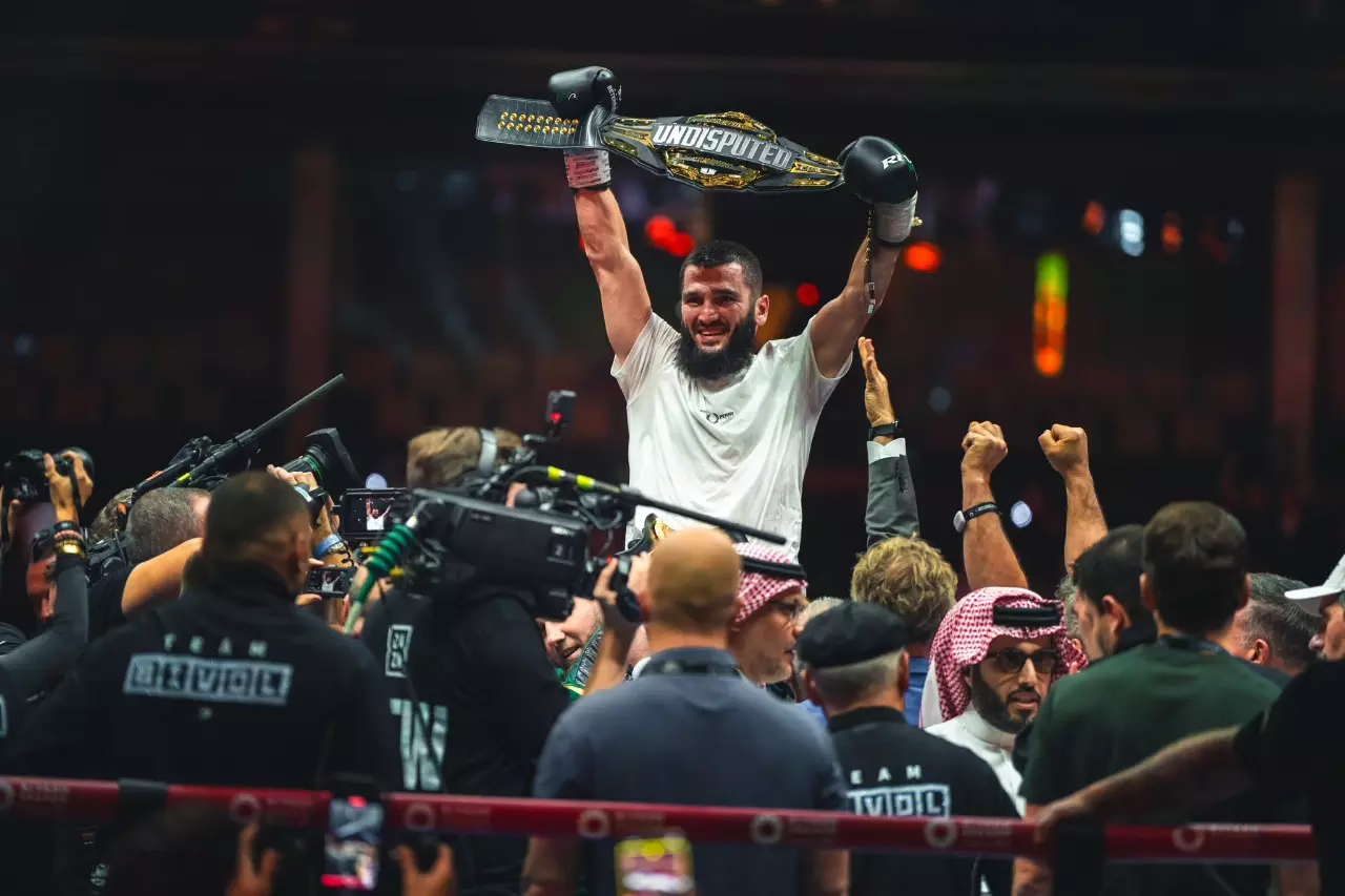 Beterbiev crowned undisputed light-heavyweight world champion