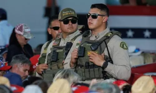 Man with shotgun arrested near Trumps California rally