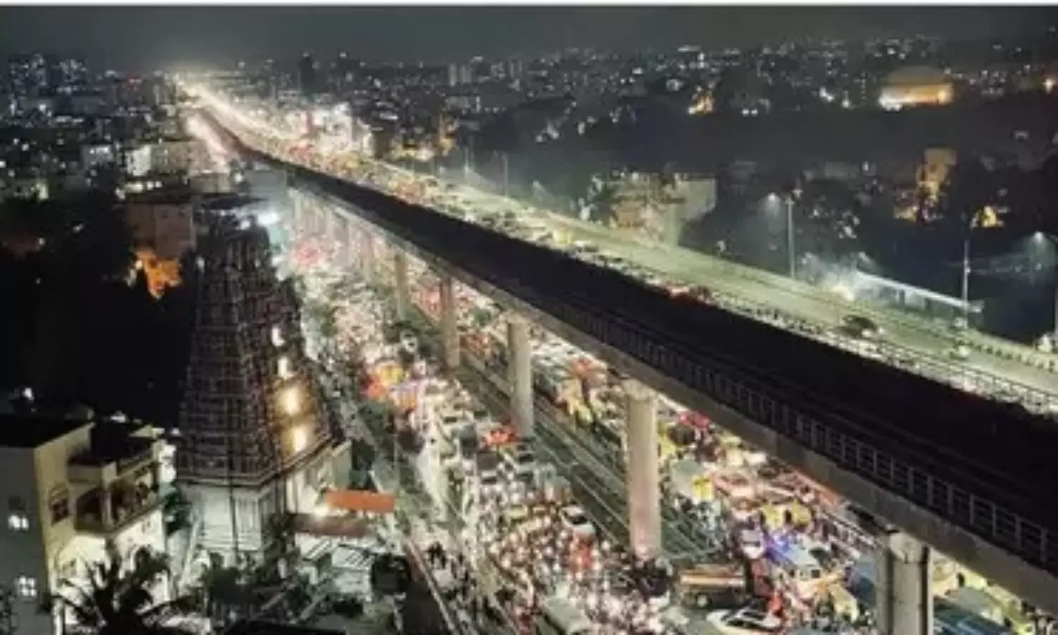 Traffic jam: commuters in Bengaluru abandon vehicles and walk home