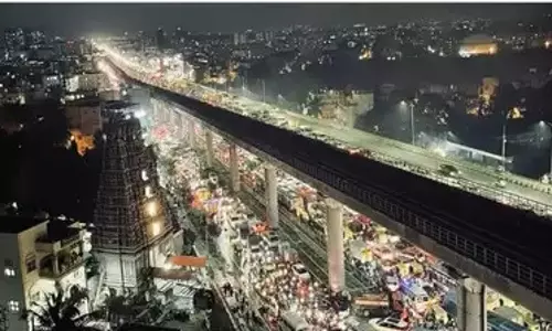 Traffic jam: commuters in Bengaluru abandon vehicles and walk home