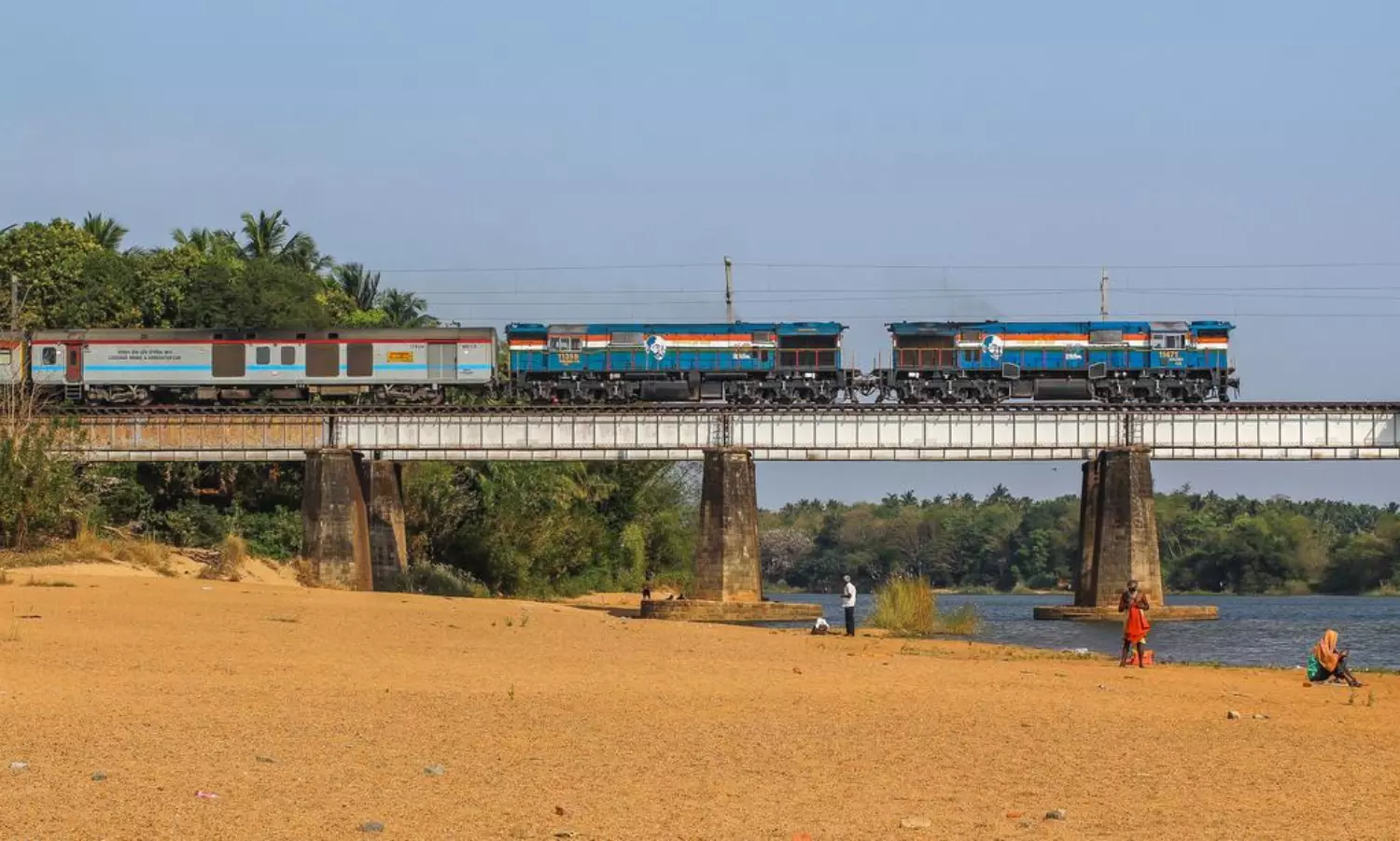 Train runs over 3 workers on a railway bridge in Kerala