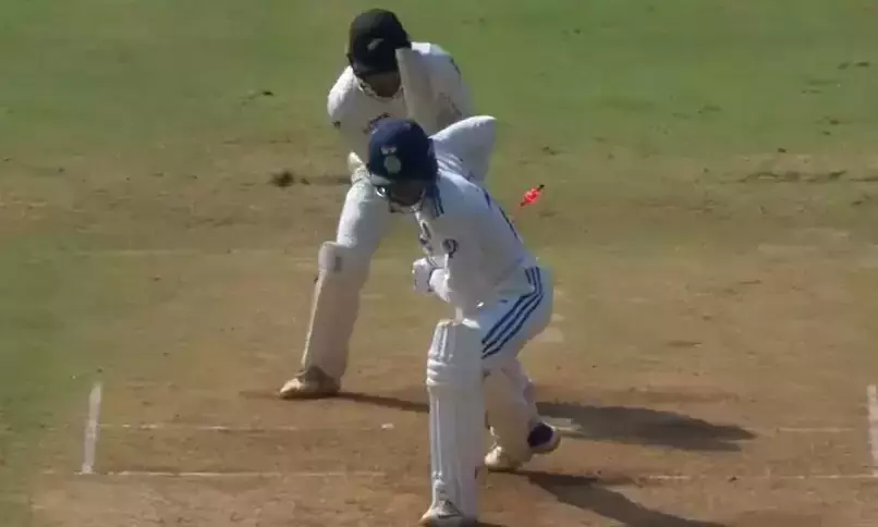 How many times… Gavaskar ridicules Gill over ridiculous wicket