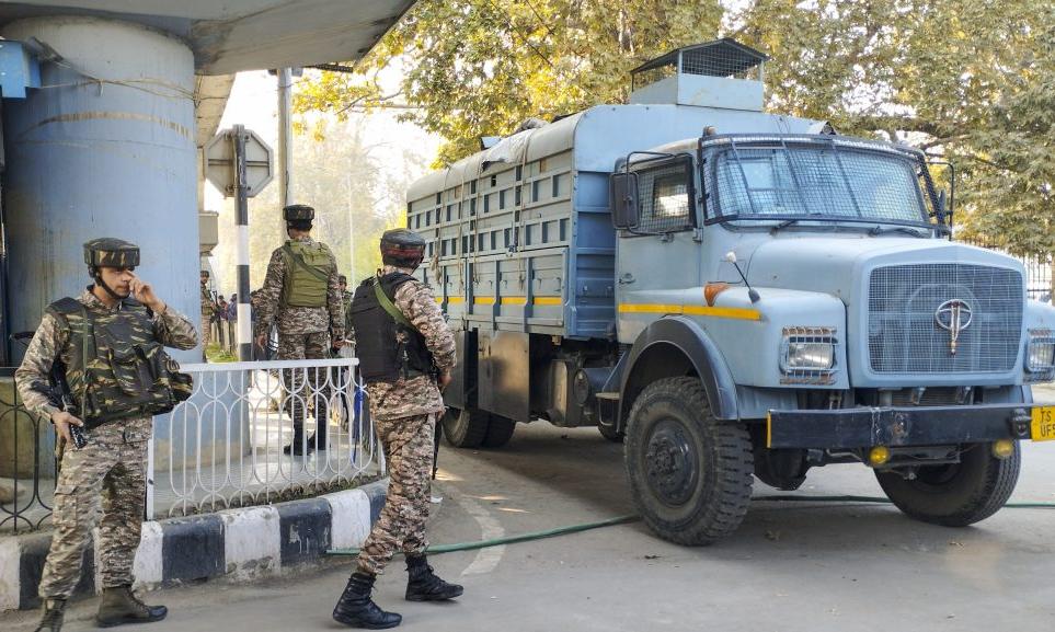 Grenade attack in Srinagar injures dozens of shoppers at Sunday market