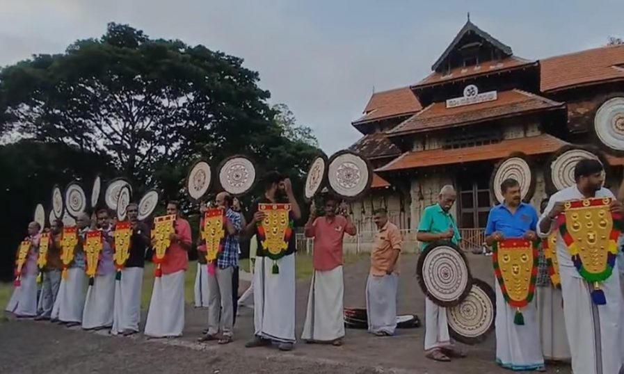 Festival enthusiasts hold symbolic pooram without jumbos in protest