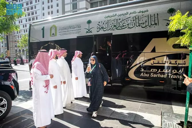 King Salman hosts Umrah Pilgrims as first group arrives in Madinah