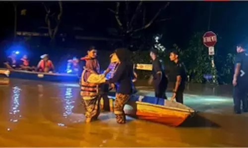 Worsening floods displace over 140,000 in Malaysia