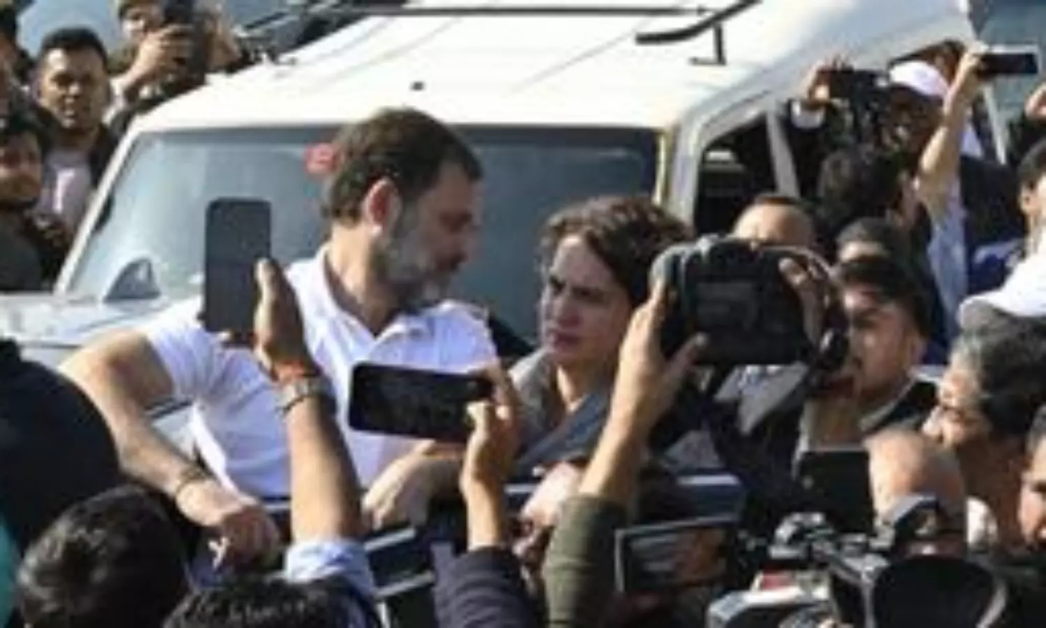 LoP Rahul, Priyanka stopped at Ghazipur border on way to violence-hit Sambhal