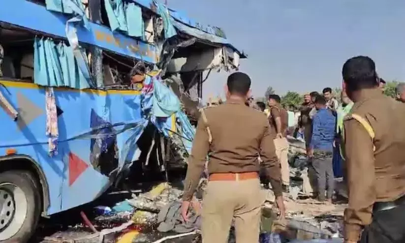 Bus collides with water tanker in UP expressway: 8 die