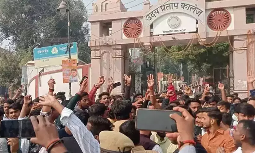 Mob demands removal of mosque from Varanasi campus