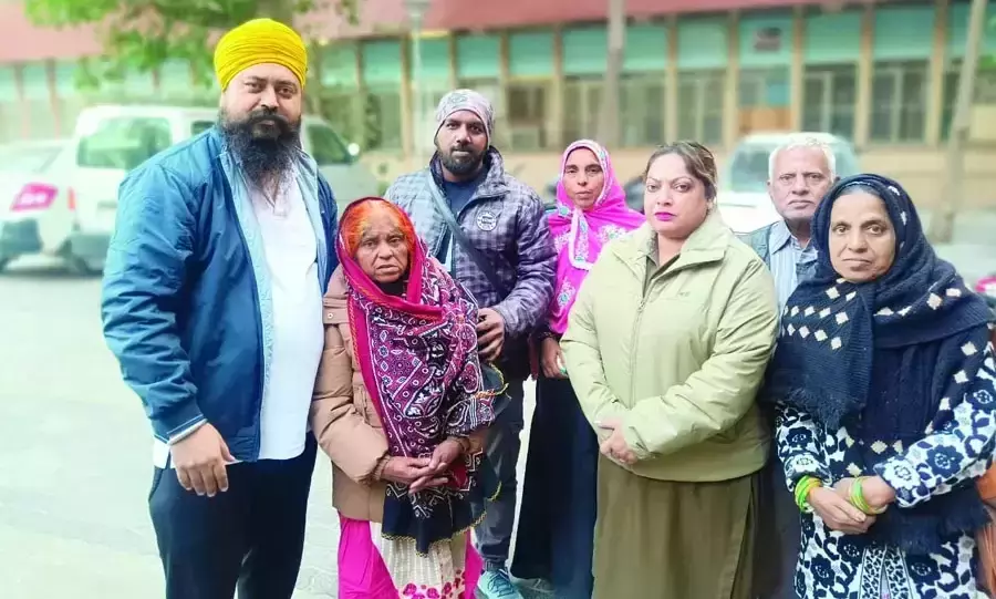 Mumbai woman duped by travel agent returns from Pakistan after 22 years