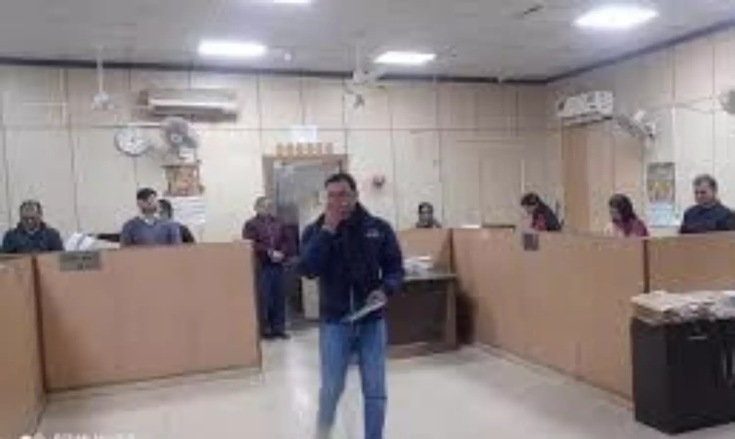 Punishment: CEO makes officials stand for keeping elderly waiting