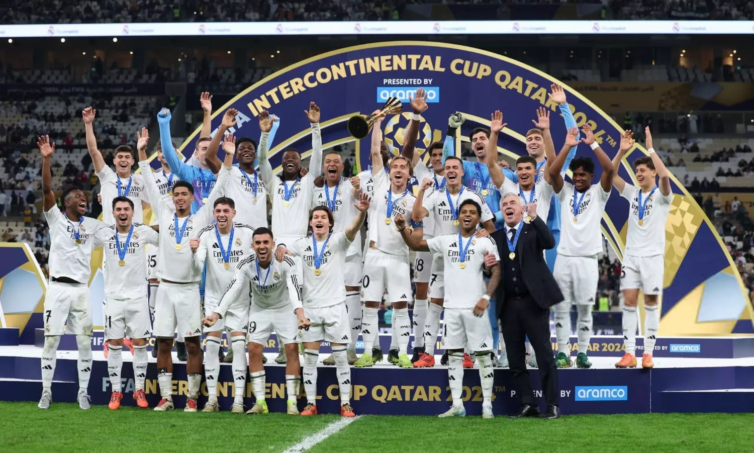 Ancelotti celebrates Real Madrids FIFA Intercontinental Cup victory